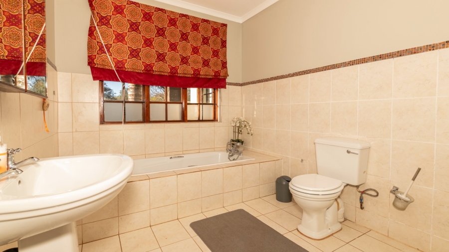 6 Bedroom Property for Sale in Wilkoppies North West